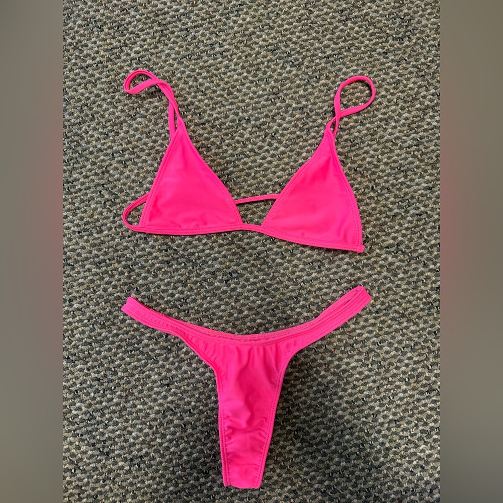 Minimale Animale Hot Pink Bikini Set